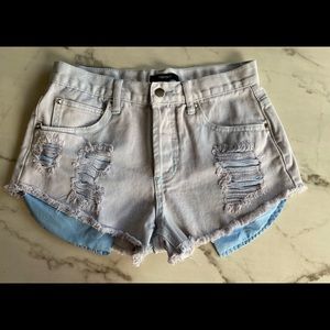 Forever 21 Women’s Distressed Mid Rise Shorts Studded Sz 26